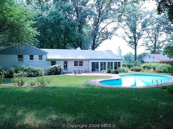 3rd image of 6440 Walters Woods Dr