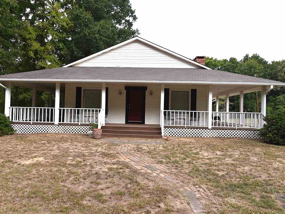 1st image of 300 Dogwood Cir
