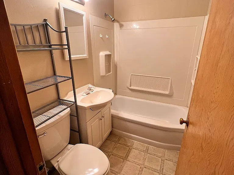 413 18th St W #3 — Photo 7