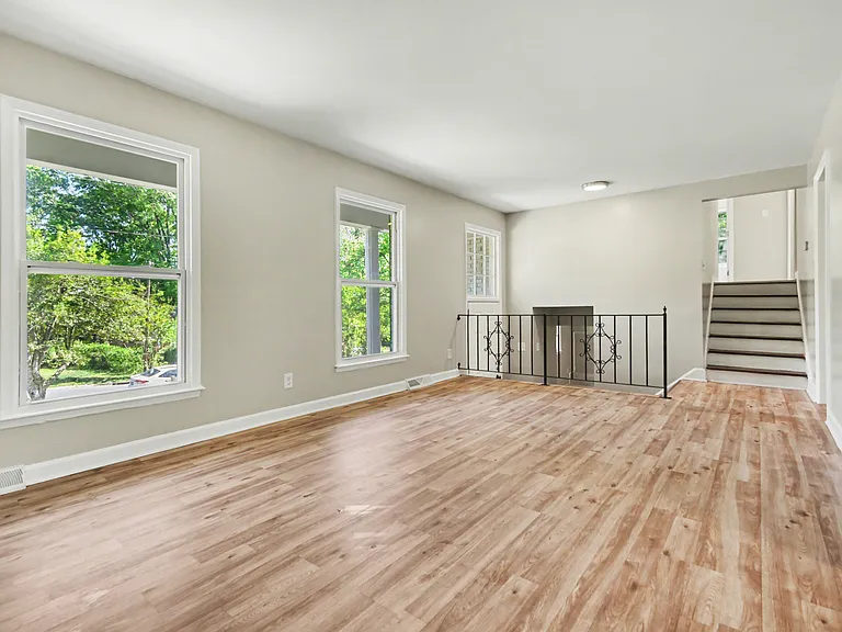 5439 Kerry Ln — Photo 16