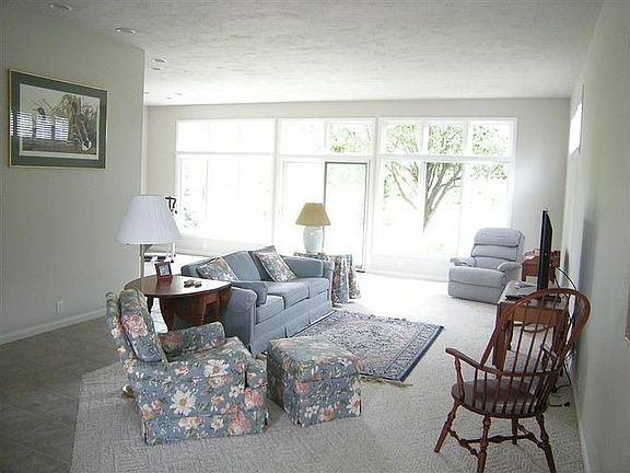 5th image of 1175 Club View Dr