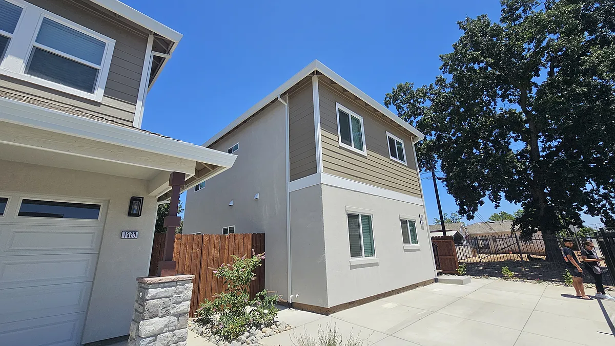 Photo 2 of 10 - 1367 Harris Ave #1367 - Sacramento, CA Building Photo - 1367 Harris Ave #1367