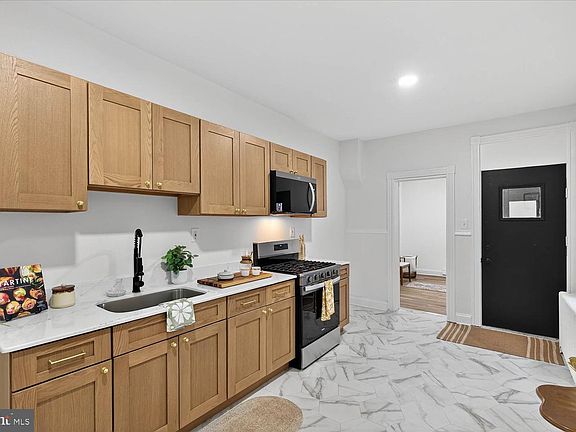 5th image of 718 High St