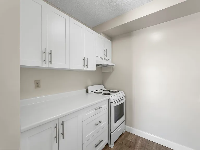 805 Grand Ave W — Photo 12