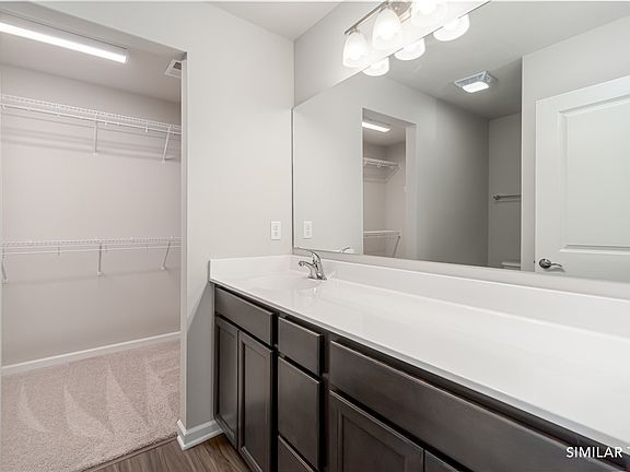 5th image of 870 Aster Dr