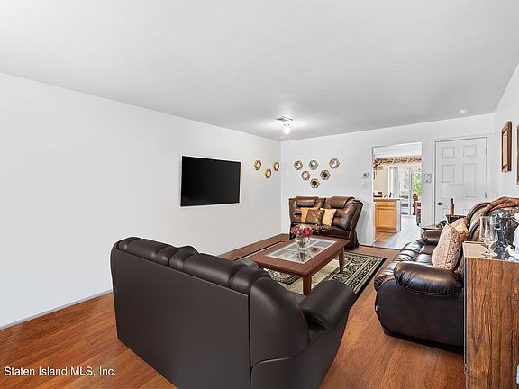 4th image of 208 Lake Ave