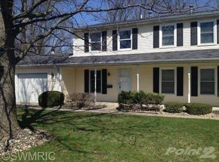 10143 Graefield Ct, Portage, MI 49024