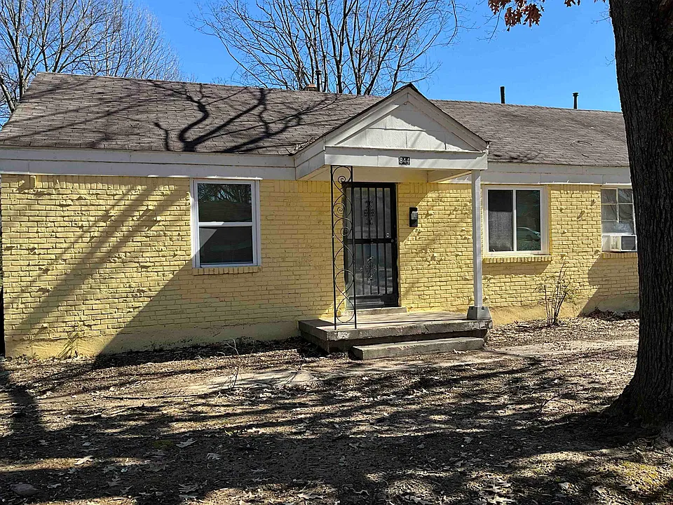 844 Leon Pl
