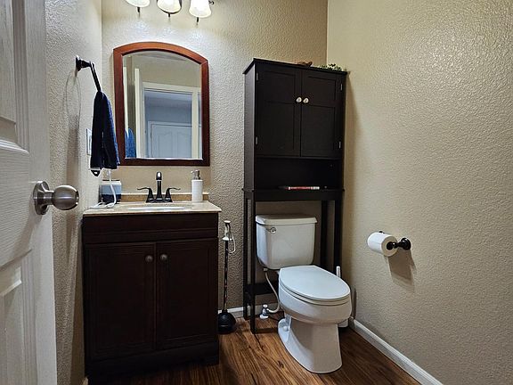 4th image of 9585 Castle Oaks Dr