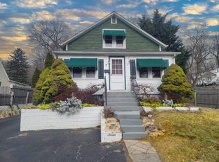 7 North St, Huntington Station, NY 11746