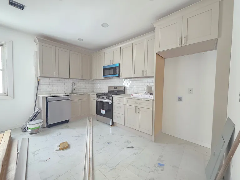12 Delaware St #1 — Photo 3