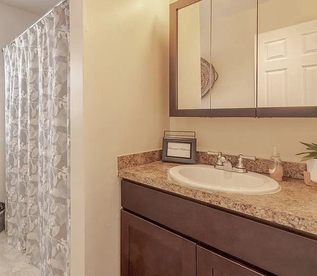Emerald Apartments — Photo 11