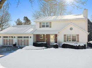 2864 Mayflower Rd, Green Bay, WI 54311