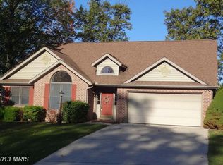 6101 Greenbriar Ln, Fayetteville, PA 17222