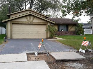 5125 Newport Dr, Oak Forest, IL