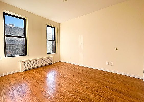 2nd image of 241 Henry St APT 4B