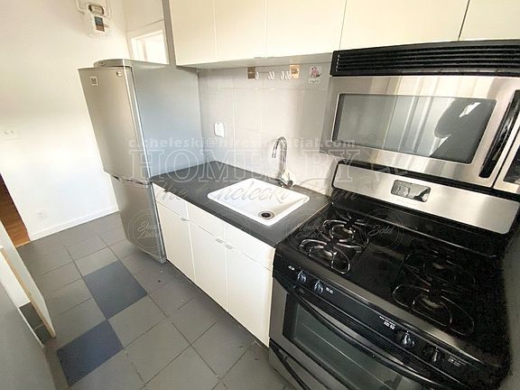 5th image of 129 Mott St #31