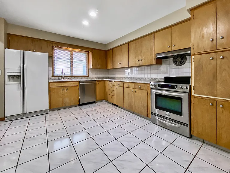 606 N Columbia Rd — Photo 7