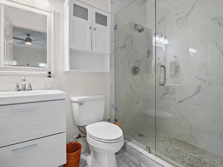 301 Hawthorne Dr — Photo 30