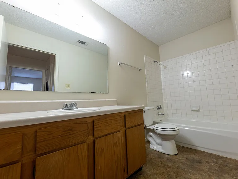 Marina Apartments — Photo 13