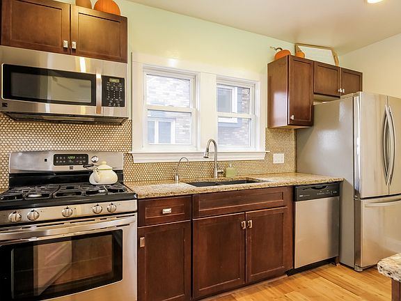 5th image of 48 Baynton Ave NE