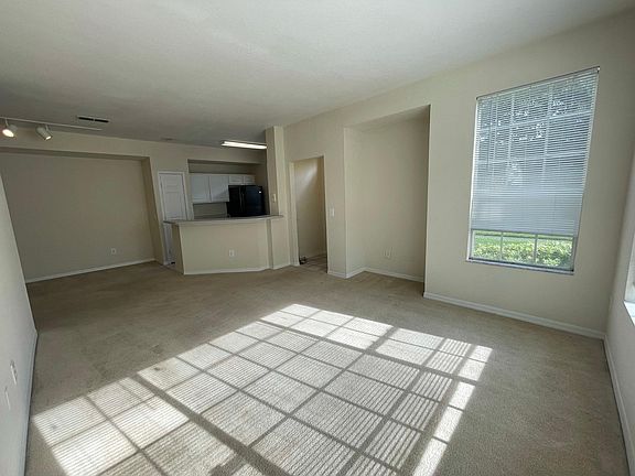 4th image of 13700 N Richmond Park Dr #1303