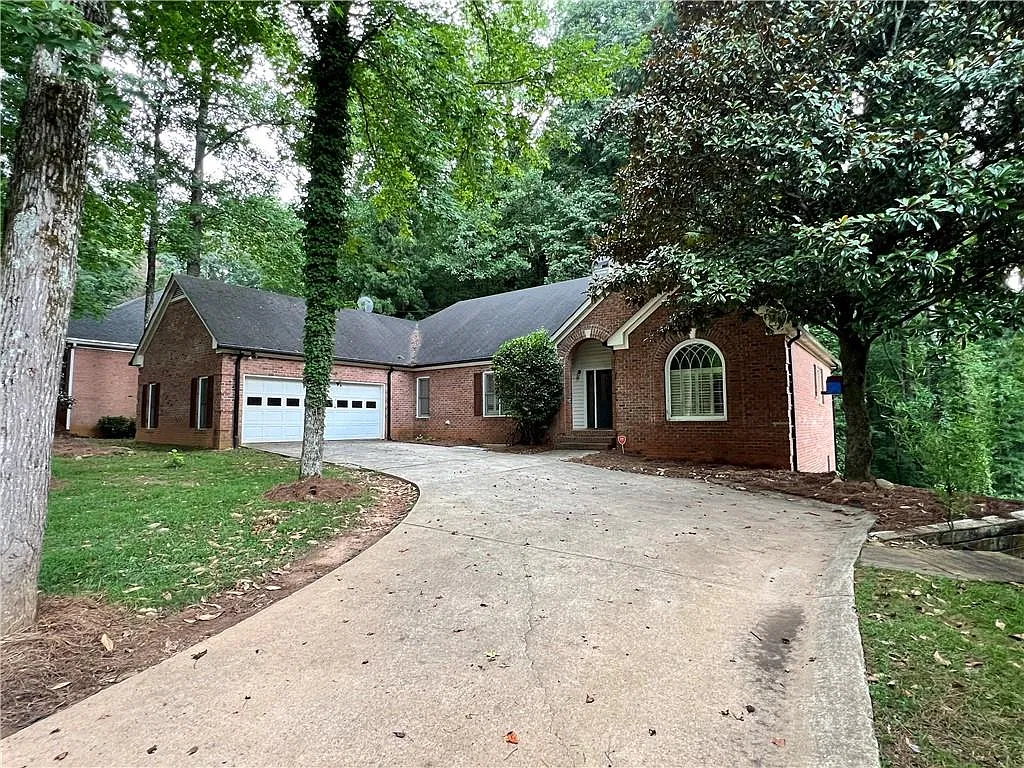 4 bed, 3.0 bath, 4542 sqft, $3,500 — Photo 3
