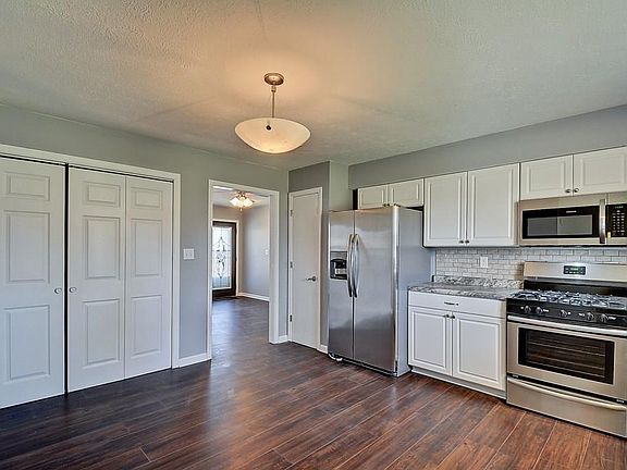 5th image of 77 Tulip Dr