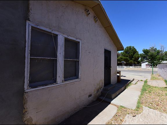 5th image of 128 N Valencia Pl