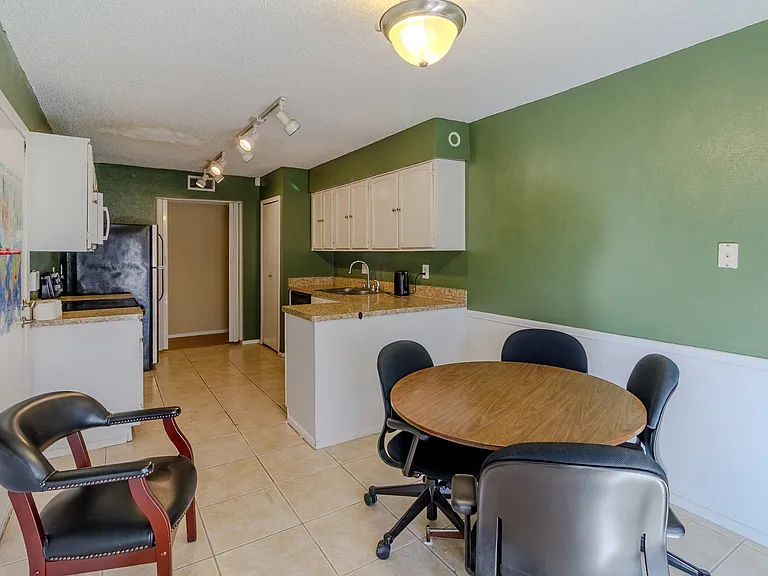2614 Saint George Dr — Photo 8