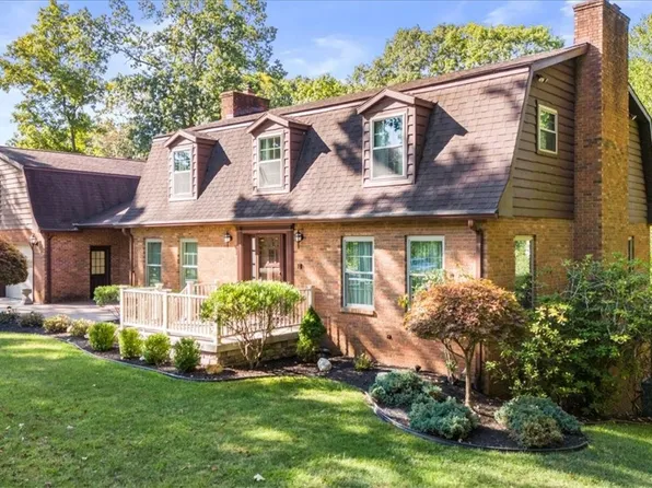 140 Richwood Ct, Belpre, OH 45714