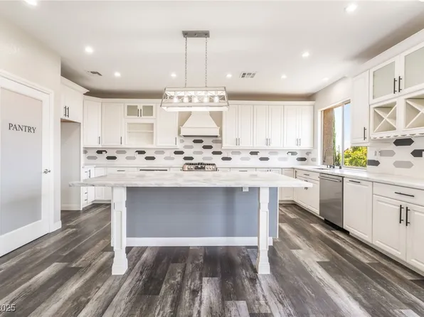 11825 Arenoso Dr, Las Vegas, NV 89138