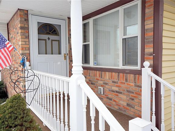 2nd image of 100 Iroquois Ave