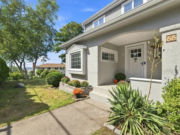68 Gardner Rd, Nahant, MA 01908