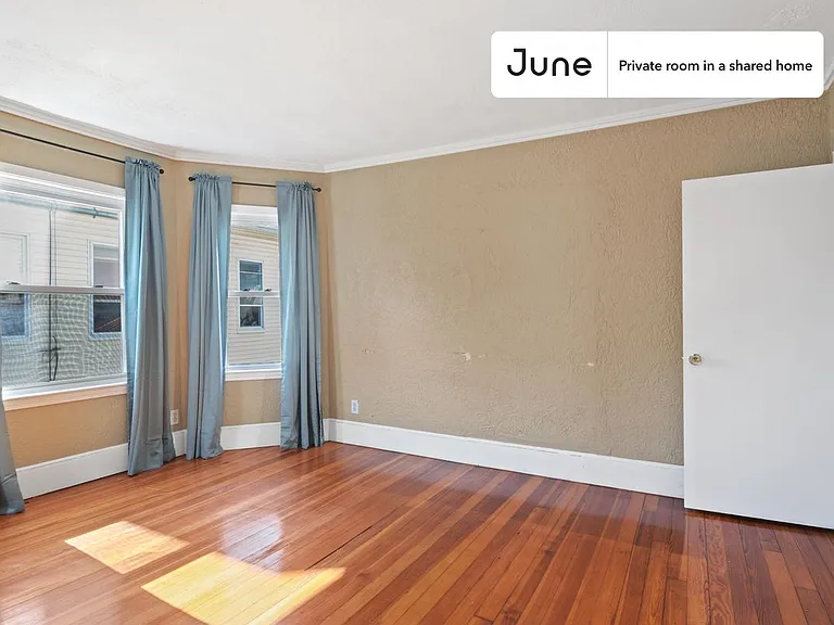 30 Royal St #C — Photo 3