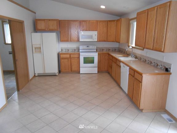 5th image of 690 Wood Lane