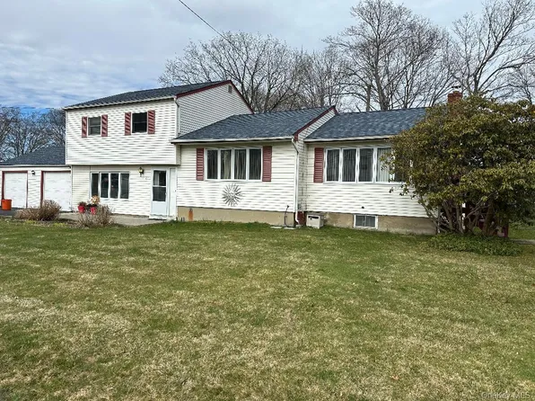 67 Cleremont Avenue, Saint James, NY 11780