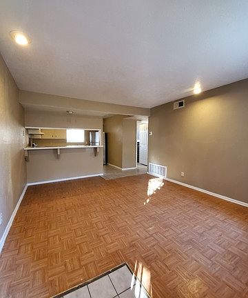 2nd image of 115 Victor St APT 2