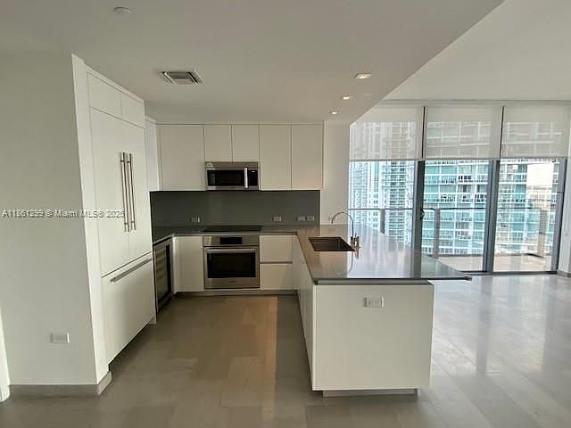 1st image of 68 SE 6th St APT 2911