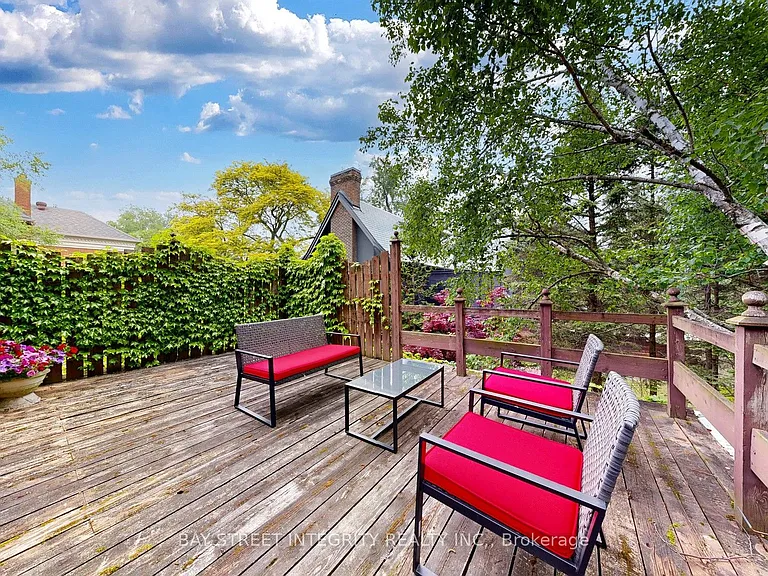 184 Heath St W — Photo 19