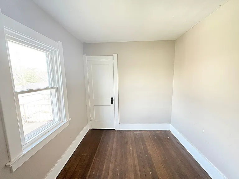 261 E Lake St — Photo 19