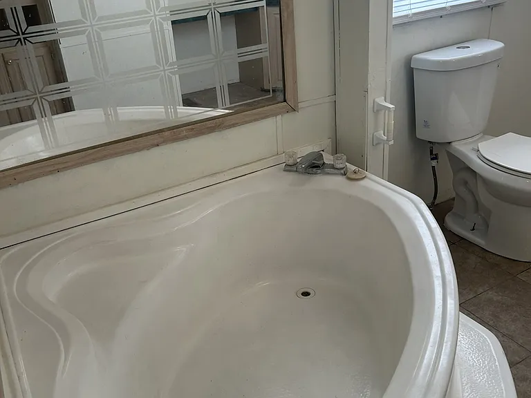 510 Gaston St N — Photo 1