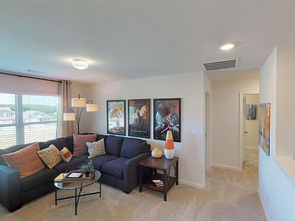 4th image of 1012 Park View Dr