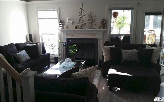 3rd image of 8 Yorktown Ct