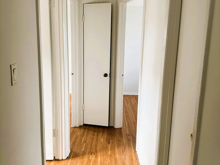 131 Roslyn Rd #1 — Photo 6