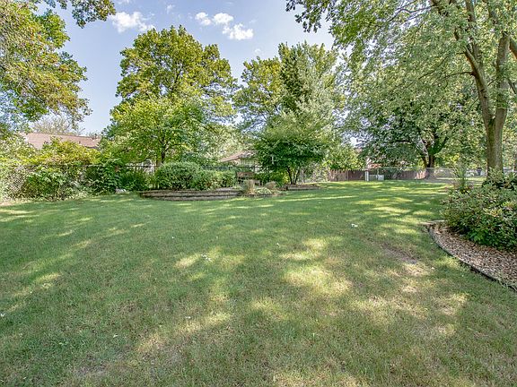 5th image of 1522 Parkwood Ln NE
