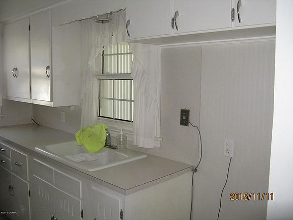 5th image of 2303 Mount Curve Ave