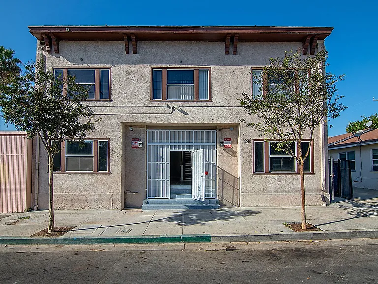 Portside Studio Apartments — Photo 1