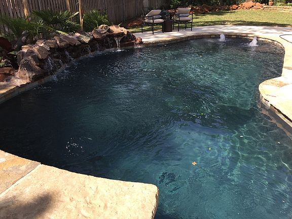 2nd image of 704 Shadow Glen Dr