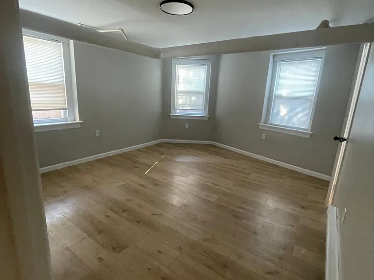 84 Munson St #2B — Photo 16